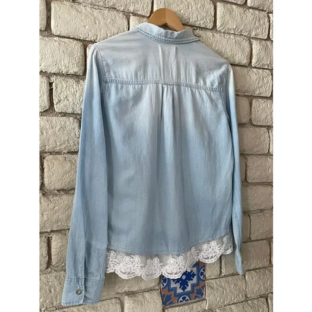 : Hollister Light Wash Chambray Button-Up Shirt with White Lace Trim Size Small - Picture 3 of 9